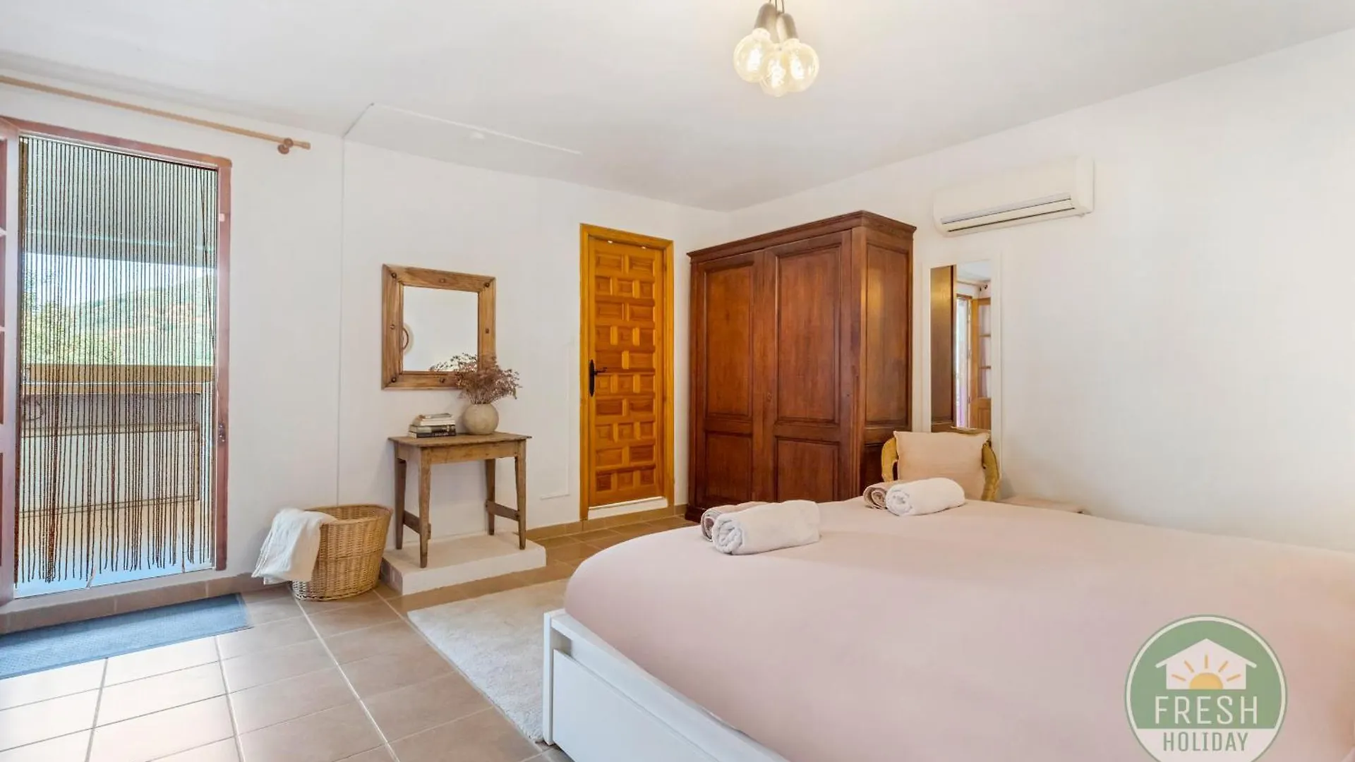 Finca Clara - Private And Remote Family Villa Rubite