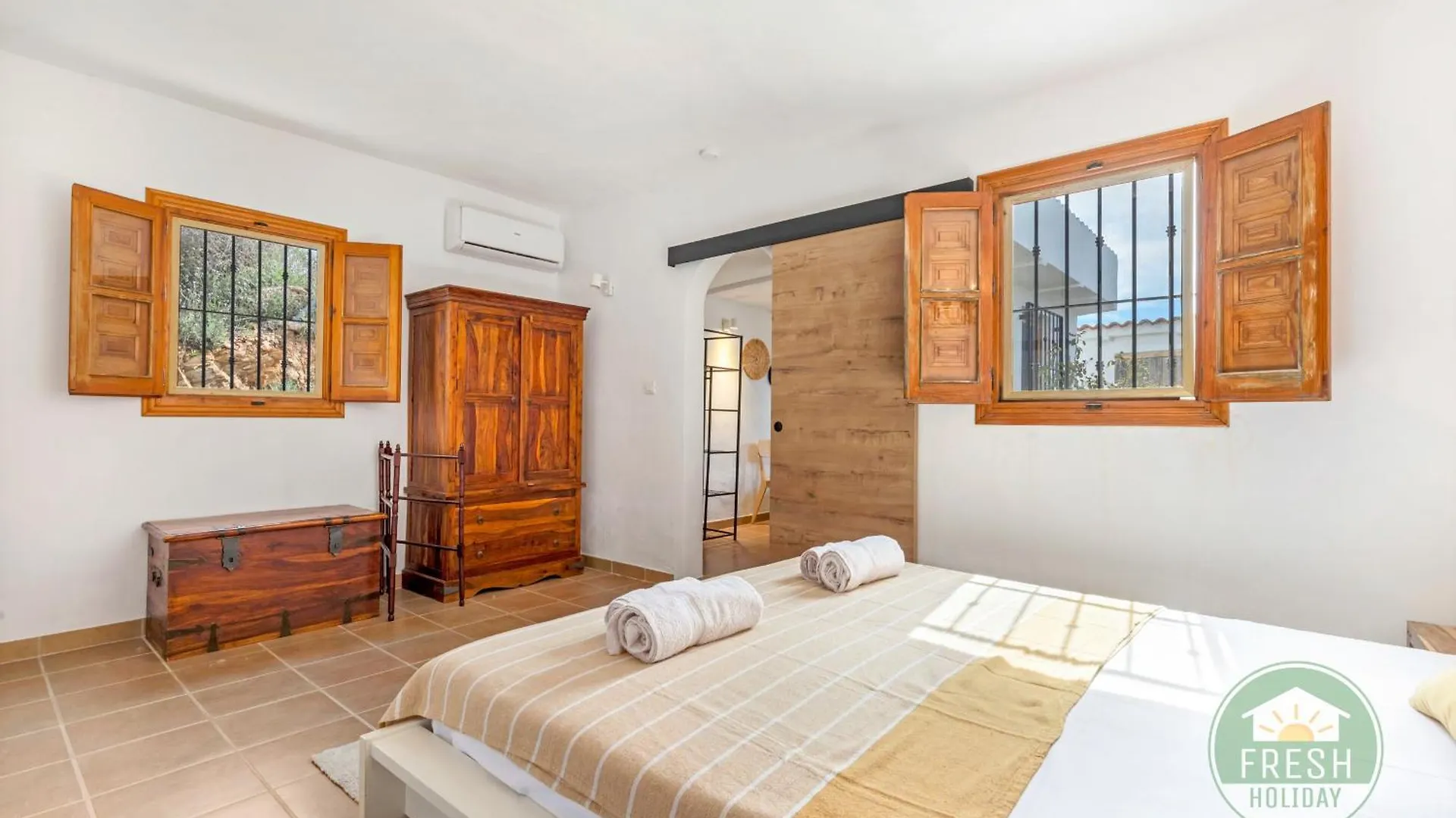 Finca Clara - Private And Remote Family Villa Rubite